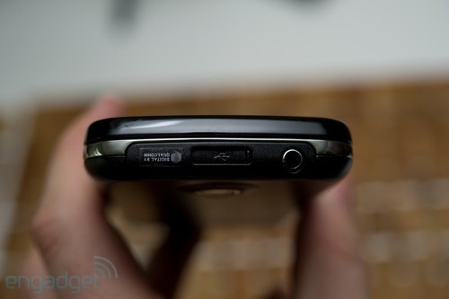 4寸大屏側滑全鍵盤 三星Epic 4G初解析 